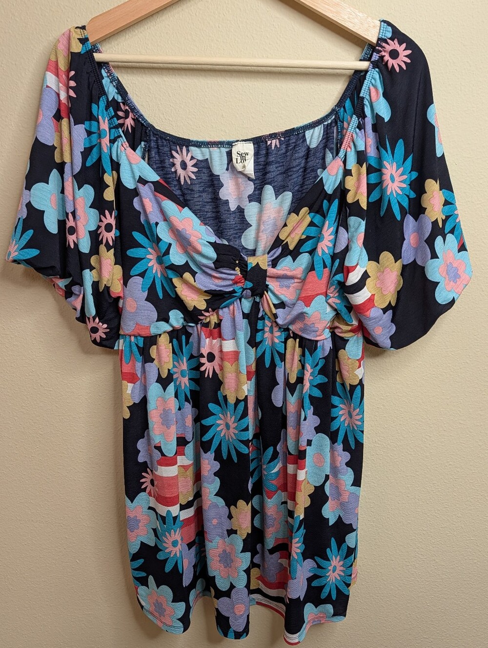 Sew In Love Retro Floral Top 2X Navy Multicolor Daisy Print with Twist Front